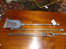 A SMALL SET OF LATE GEORGIAN STEEL FIRESIDE TOOLS WITH PLAIN KNOP FINIALS. POKER L.61cms.