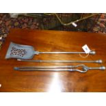 A SMALL SET OF LATE GEORGIAN STEEL FIRESIDE TOOLS WITH PLAIN KNOP FINIALS. POKER L.61cms.