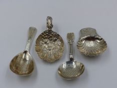 FOUR SILVER HALLMARKED CADDY SPOONS TO INCLUDE A WILLIAM IV 1835, A 1901 VINE LEAF AND GRAPE