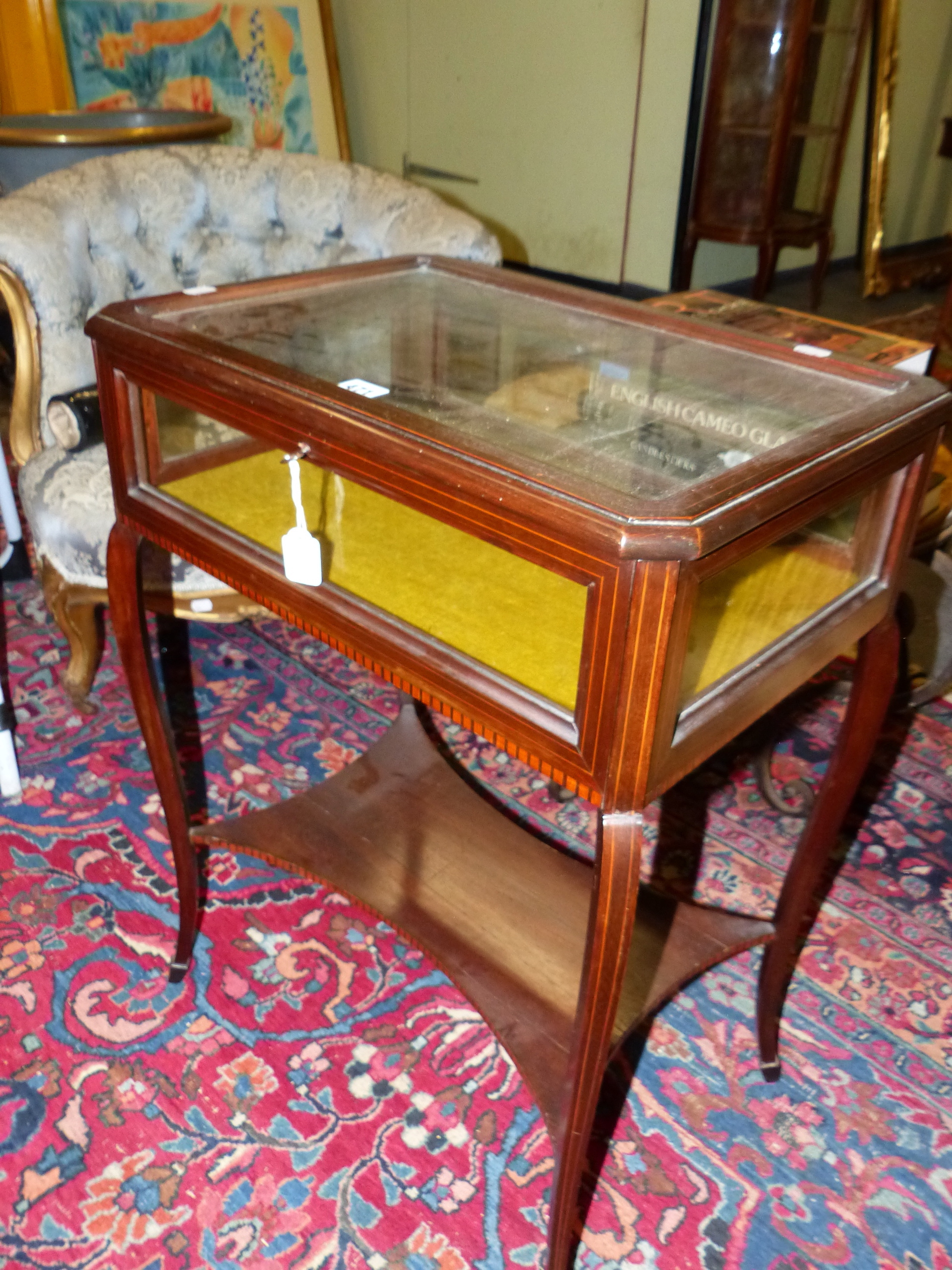 AN EDWARDIAN MAHOGANY AND INLAID BIJOUTERIE TABLE.