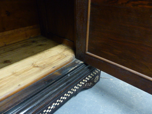 A COLONIAL MOORISH STYLE HARDWOOD AND INLAID GLAZED DISPLAY VITRINE CABINET. W.112 x H.175cms. - Image 47 of 48