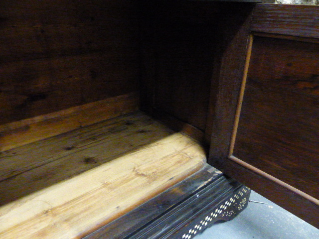 A COLONIAL MOORISH STYLE HARDWOOD AND INLAID GLAZED DISPLAY VITRINE CABINET. W.112 x H.175cms. - Image 44 of 48