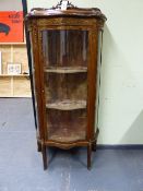 AN ANTIQUE FRENCH LOUIS XV. STYLE GILT BRASS MOUNTED SERPENTINE BOW FRONT VITRINE DISPLAY CABINET.