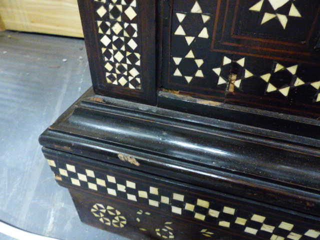 A COLONIAL MOORISH STYLE HARDWOOD AND INLAID GLAZED DISPLAY VITRINE CABINET. W.112 x H.175cms. - Image 43 of 48