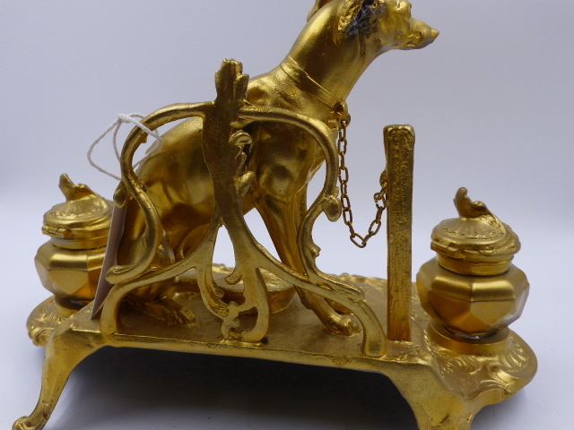 A VICTORIAN STYLE SPELTER AND GILT DECORATED DESK STAND SURMOUNTED WITH A FIGURE OF A SPORTING DOG. - Image 8 of 10