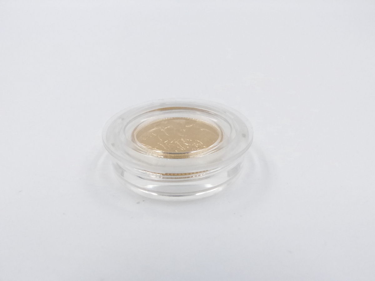 A 1982 PROOF HALF GOLD SOVEREIGN IN A FITTED CASE. - Image 6 of 7