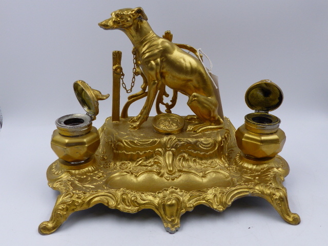 A VICTORIAN STYLE SPELTER AND GILT DECORATED DESK STAND SURMOUNTED WITH A FIGURE OF A SPORTING DOG. - Image 5 of 10