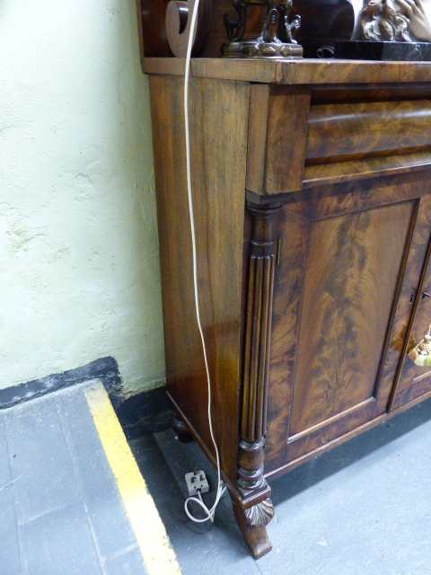 A WM.IV MAHOGANY CHIFFONIER WITH RAISED GALLERY BACK OVER FRIEZE DRAWER AND TWO DOORS. W.92 x H. - Image 8 of 19