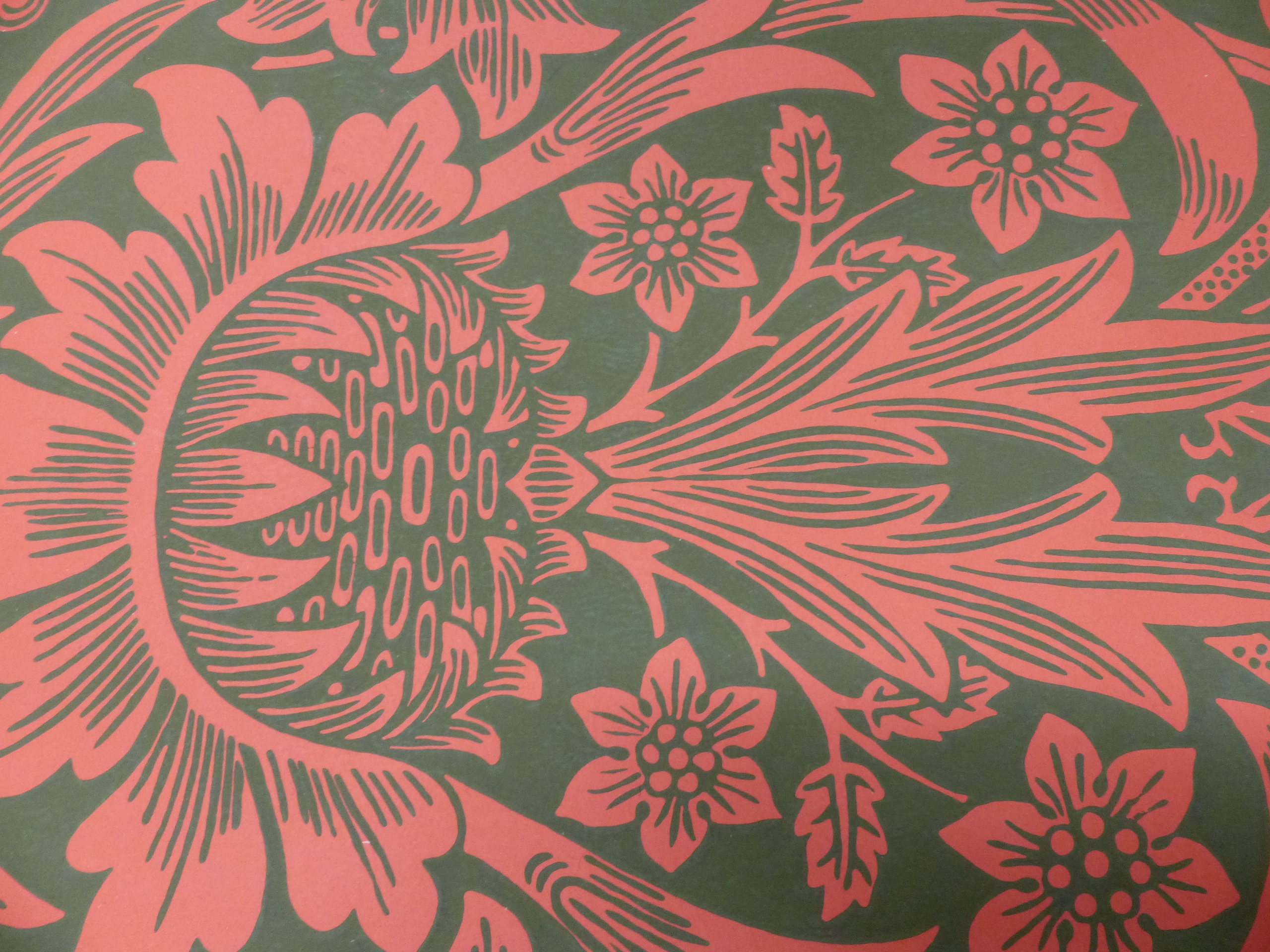 A ROLL OF MORRIS & Co DESIGN WALLPAPER OF FLORAL DESIGN ON A RED GROUND, AS NEW. - Image 8 of 8