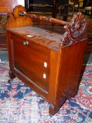 A LATE VICTORIAN / EDWARDIAN MAHOGANY MUSIC CABINET.