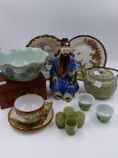 A GROUP OF ORIENTAL CERAMICS, HARDSTONE AND LACQUERWARE, MOSTLY JAPANESE BUT ALSO INCLUDING A