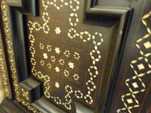 A COLONIAL MOORISH STYLE HARDWOOD AND INLAID GLAZED DISPLAY VITRINE CABINET. W.112 x H.175cms. - Image 37 of 48