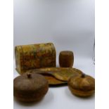 A GROUP OF ANTIQUE KASHMIRI DECORATED PAPIER MACHE BOXES AND DRESSING TABLE ITEMS, SOME LABELLED