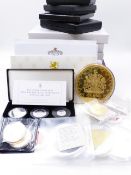 A COLLECTION OF COMMEMORATIVE COINS TO INCLUDE A QEII 90th BIRTHDAY SILVER PROOF CASED TRIO, THREE