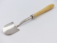 A GEORGIAN SILVER STILTON SCOOP FINISHED WITH A IVORY HANDLE, DATED 1819 WITH THE TOWN MARK