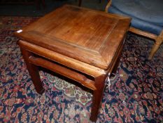 AN ORIENTAL HARDWOOD LOW URN STAND ON SHAPED SQUARE LEGS. 49 x 49 x 52cms.