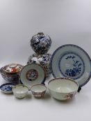 A GROUP OF JAPANESE AND CHINESE EXPORTWARES TO INCLUDE BOWLS, DISHES AND AN UNUSUAL GOURD FORM VASE.