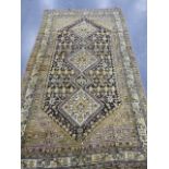 AN ANTIQUE PERSIAN SHIRAZ RUG 285 X160