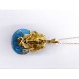 A PRECIOUS YELLOW METAL AND TURQUOISE EGYPTIAN REVIVAL PHARAOH PENDANT, SUSPENDED ON A 9ct GOLD