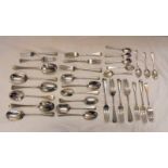 Old English Hanoverian Rattail Canteen Cutlery: 6 dining forks, 6 dessert forks, 6 dessert spoons, 6