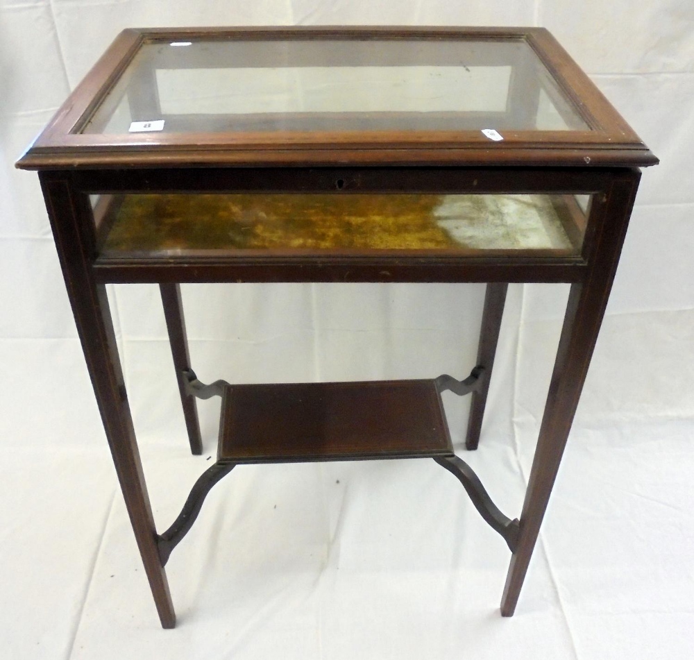 Edwardian Mahogany Satinwood Banded Look-Down Display Case with boxwood stringing, on square