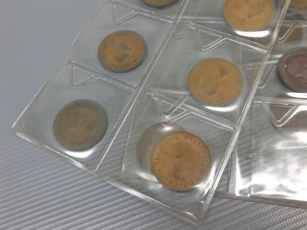 Folder: quantity of assorted British copper pennies - Image 2 of 2