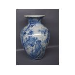 20th century European Delft bulbous vase decorated in underglaze blue with classical figure