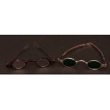 Mixed Lot: pair of early 19th century silver framed spectacles with green oval lenses and hinged