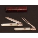 Cased George III folding fruit knife and fork fitted with plain and polished mother of pearl