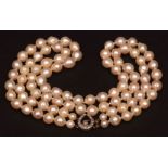 Cultured pearl necklace, the two rows of cultured pearls (5mm to 7mm app) to a diamond set horseshoe