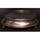 Late 19th/early 20th century electro-plated table centre piece stand of circular form, set with a