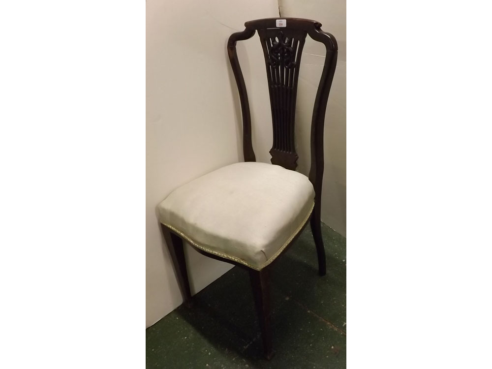 20th century pierced splat back dining chair with shaped top and tapering square spade feet, 17ins x