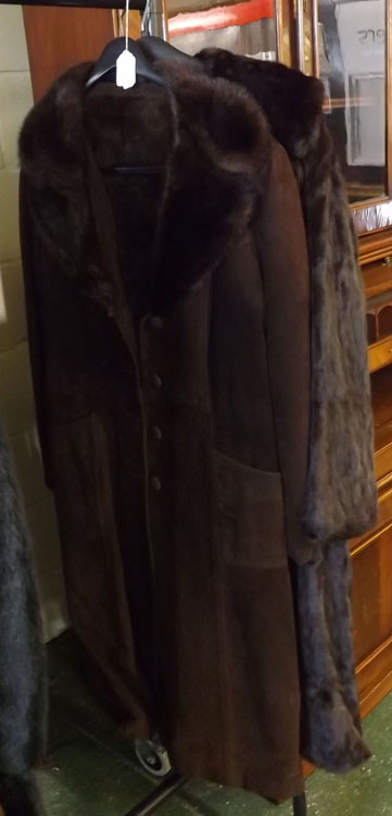 Collection of four full length fur jackets to include a brown fur coat by Victor Mendelski - Image 3 of 4