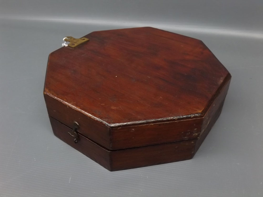 Victorian mahogany framed boxed Valentine, with decorative shell heart detailing to one side with - Image 2 of 2