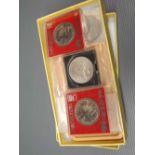 Box containing mixed crowns to include Silver Jubilee,Falkland Islands Liberation etc (qty)