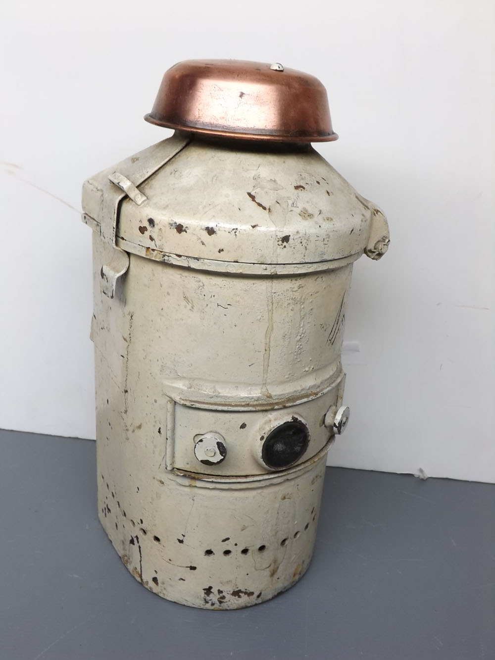 Adlake No 22 white painted railway lamp, number 826558-9, with bull's eye front glass and copper - Image 3 of 3