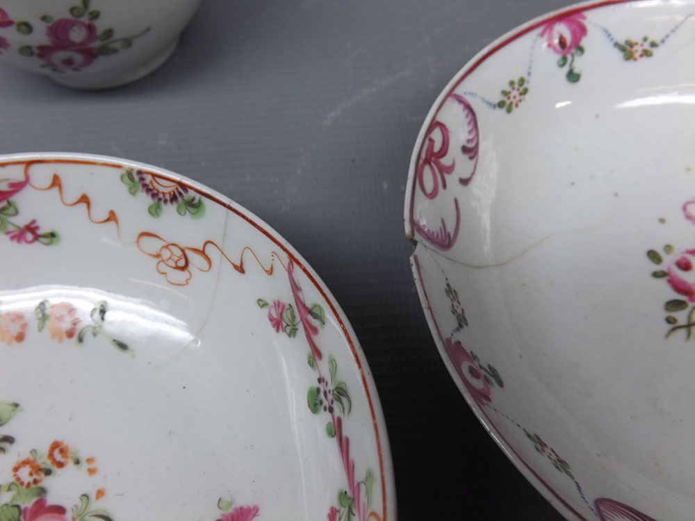 Three Chinese export decoration tea bowls with floral decoration (A/F) (3) - Bild 2 aus 4
