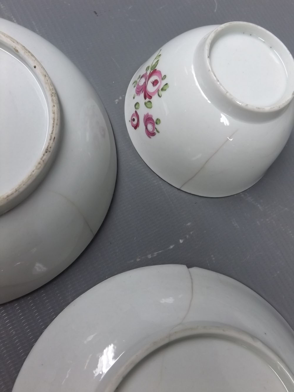 Three Chinese export decoration tea bowls with floral decoration (A/F) (3) - Bild 4 aus 4
