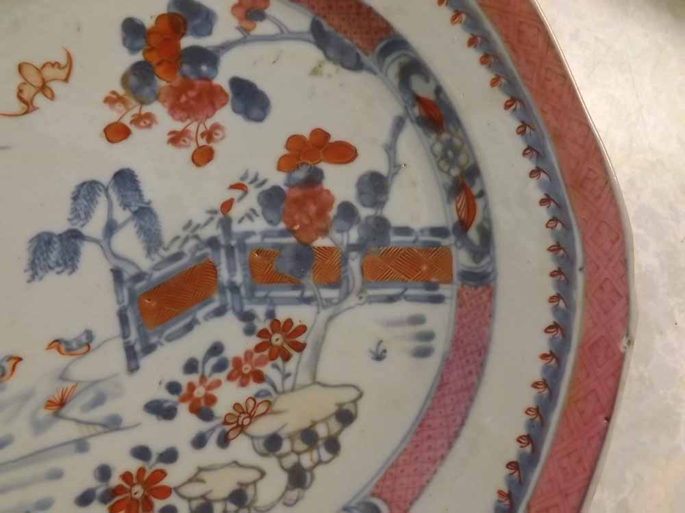 19th century famille rose decorated plate with fence and blossom tree design; together with 19th - Bild 6 aus 9