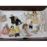 Tray containing 11 assorted early 20th century miniature dolls house dolls with clothing, together