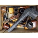 Box of assorted vintage smokers pipes (qty)