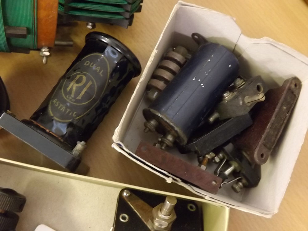 Box containing vintage 1920s/30s radio parts - Image 2 of 5