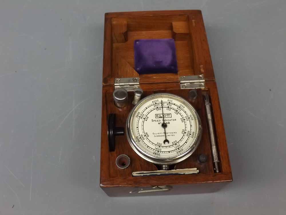 Oak boxed and cased portable speed indicator by Elliot No 15148 - Image 2 of 3