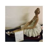 Lladro Intermezzo 13580 Limited Edition 79/1000 (model of a seated ballerina clutching