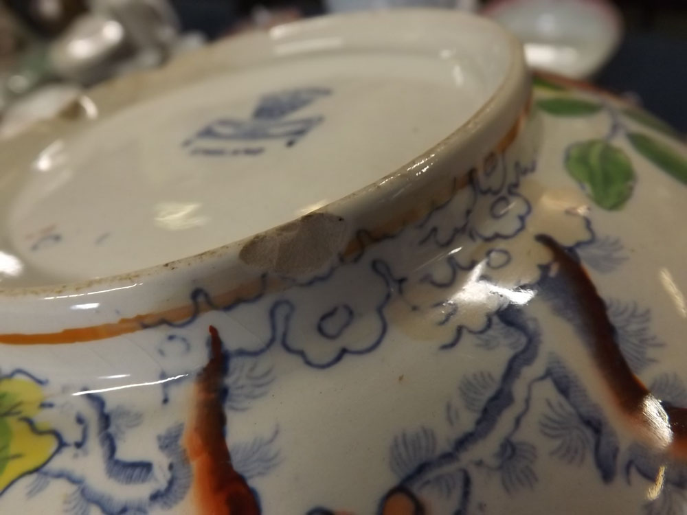 Chinese export circular bowl with floral sprigs and garlands, together with a Mason's ironstone - Bild 5 aus 11