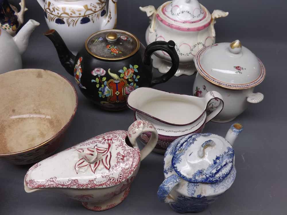 Mixed Lot: Chinese export teapot together with two teabowls and single saucer, together with a - Bild 3 aus 5