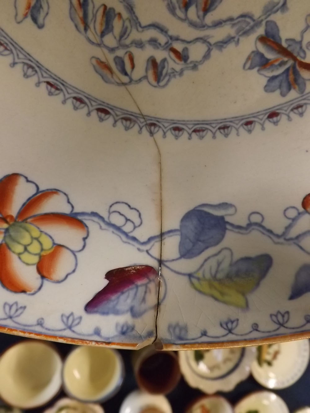 Chinese export circular bowl with floral sprigs and garlands, together with a Mason's ironstone - Bild 2 aus 11