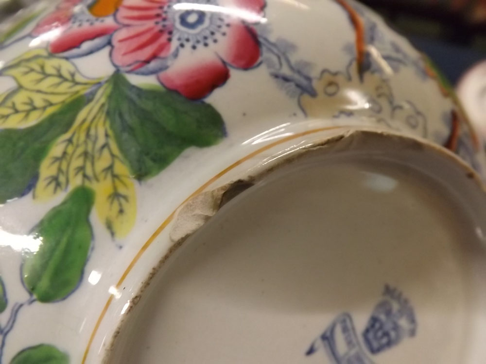 Chinese export circular bowl with floral sprigs and garlands, together with a Mason's ironstone - Bild 6 aus 11