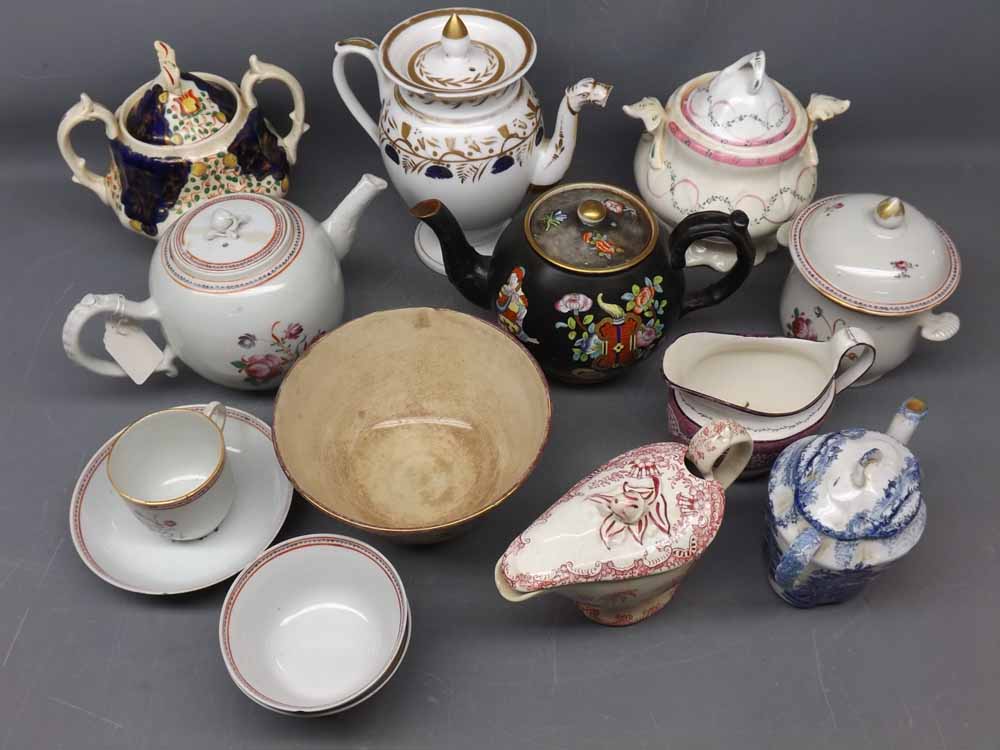 Mixed Lot: Chinese export teapot together with two teabowls and single saucer, together with a