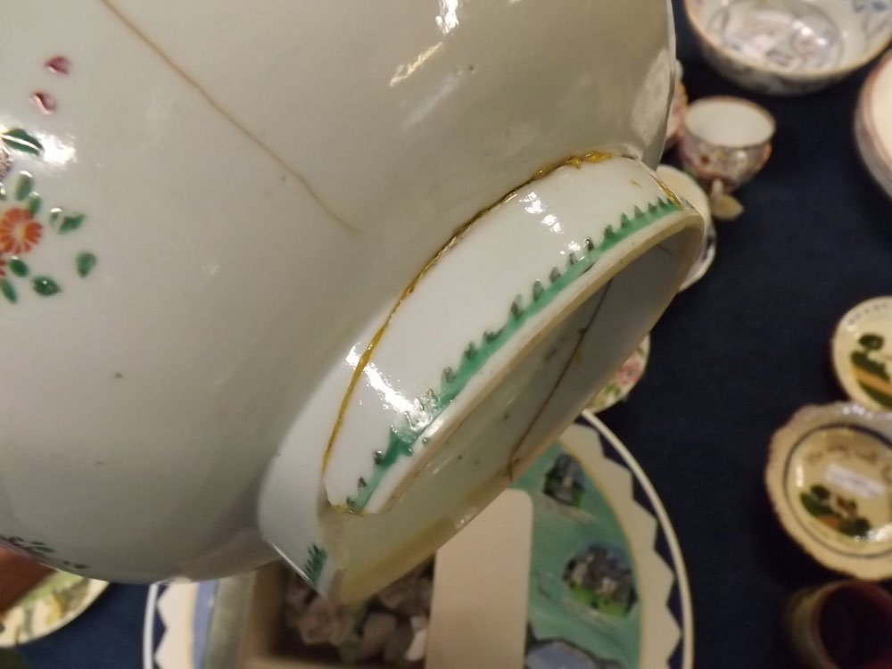 Chinese export circular bowl with floral sprigs and garlands, together with a Mason's ironstone - Bild 8 aus 11